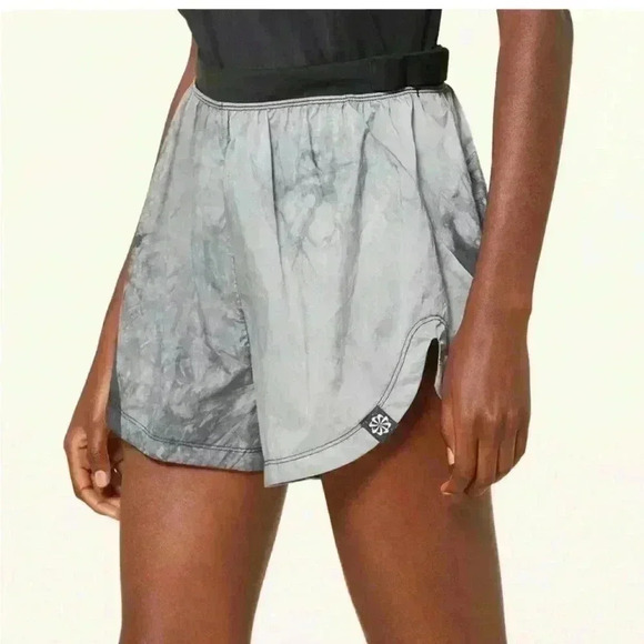 Nike Black and Gray Athletic Shorts for Performance - Picture 4 of 7